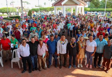 Entrega de tarjetas de la beca Rosario Castellanos