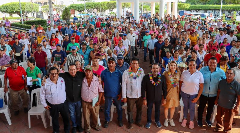 Entrega de tarjetas de la beca Rosario Castellanos